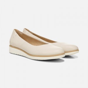 Naturalizer SOUL Idea Ballet Flat Womens Cream Ballet Flats CP97-6347E9