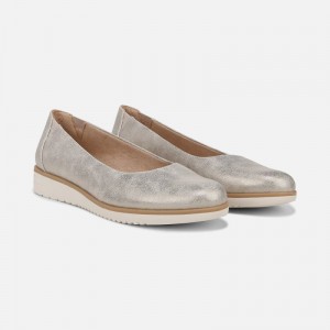 Naturalizer SOUL Idea Ballet Flat Womens Light Gold Ballet Flats KO02-8092K5