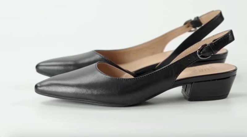 Naturalizer Banks Pointed Toe Flat Womens Black Slingbacks MV31-8081H3